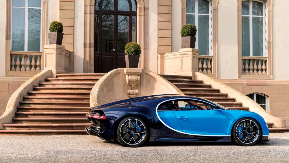 Bugatti Chiron in front of a mansion wallpaper