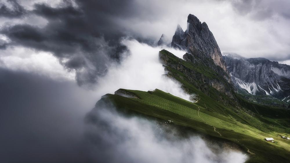 Cloudy Odle Mountains (Puez-Odle Nature Park) wallpaper