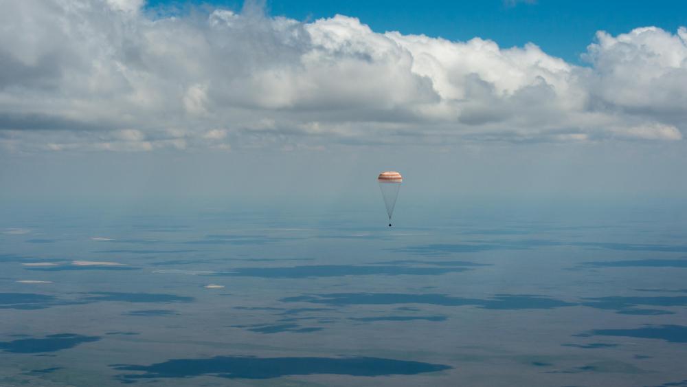 Soyuz TMA-19M Landing with Expedition 47 wallpaper