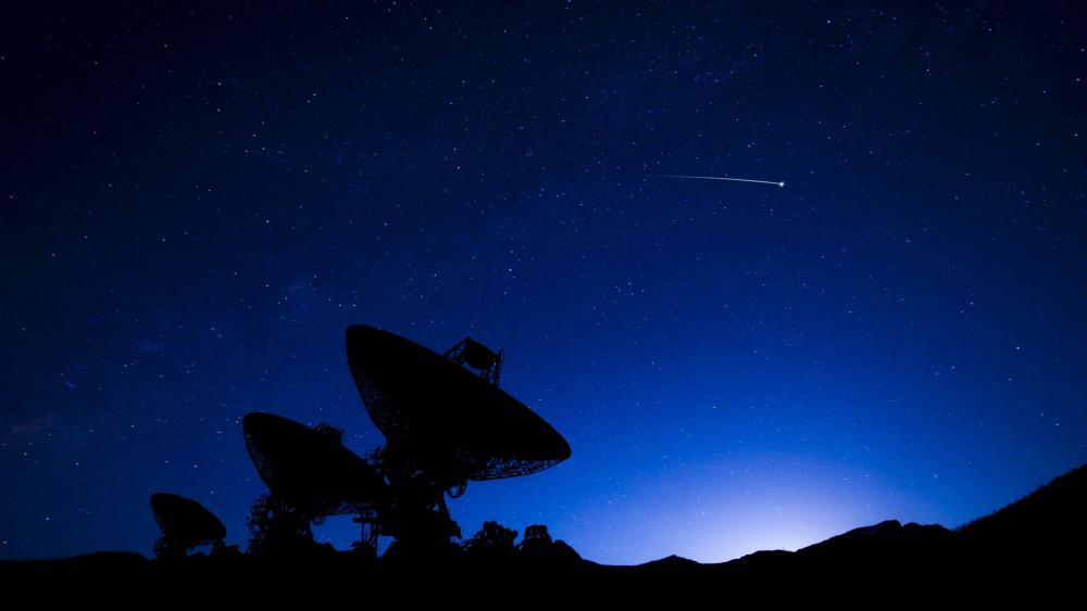 Radio telescopes under the starry night sky wallpaper