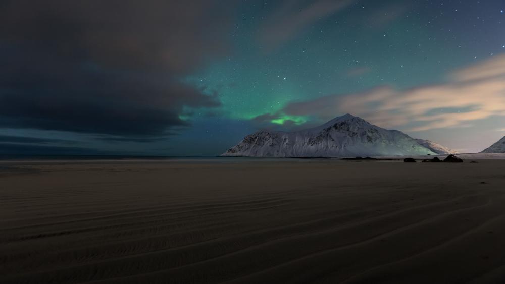 Polar lights in Lofoten wallpaper