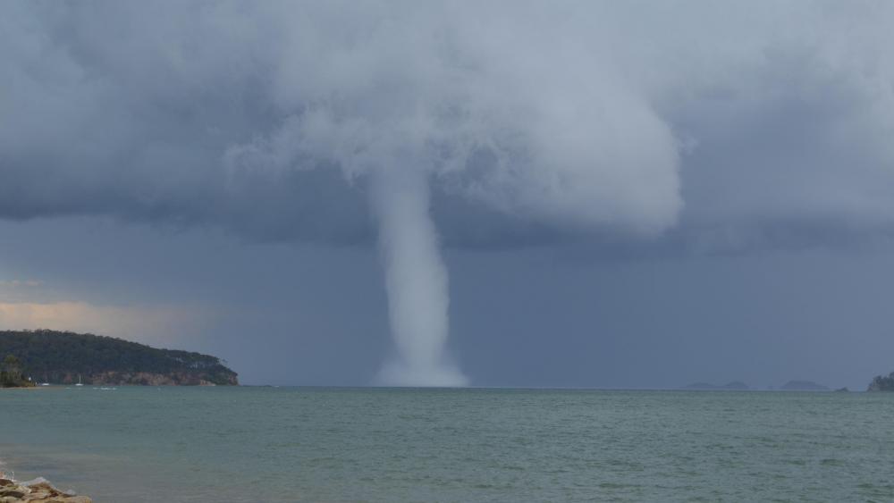 Waterspout at Batemans Bay wallpaper