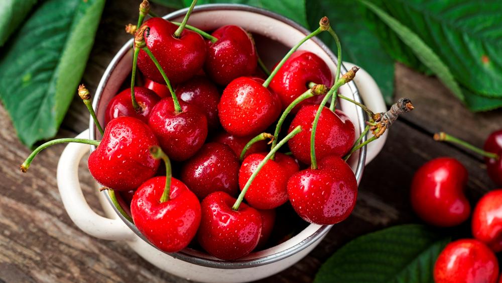 A bowl of red cherries wallpaper