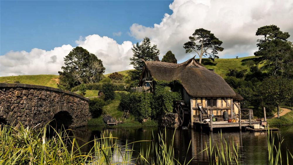 The fabulous Hobbiton Millhouse (New Zealand) wallpaper