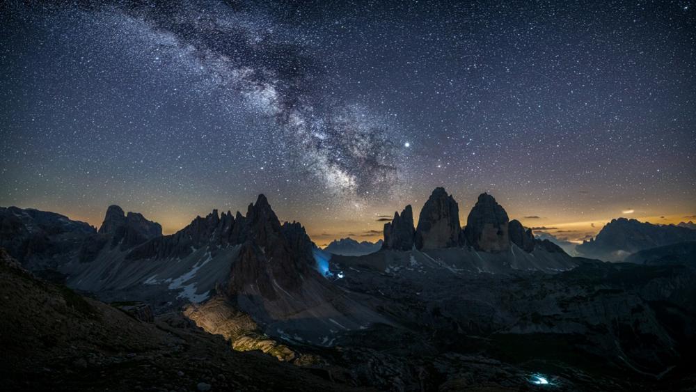 Three peaks of Lavaredo under the milky way wallpaper