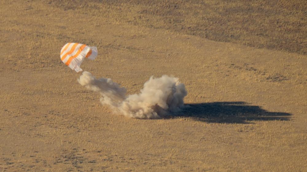 The Soyuz MS-11 as it Lands with Expedition 60 wallpaper