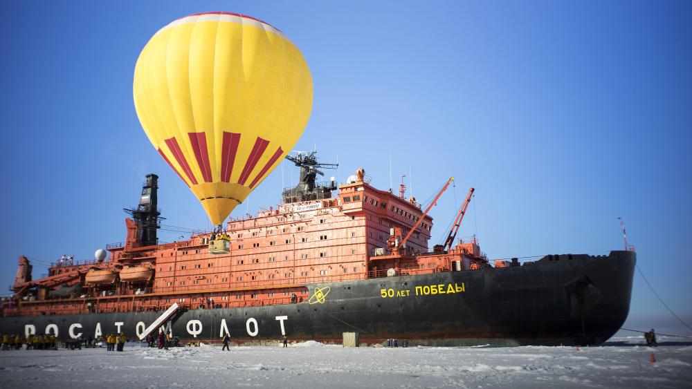 Hot air balloon at North Pole wallpaper