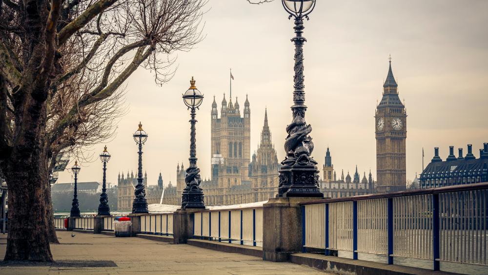 Big Ben from the opposite side of the Thames wallpaper