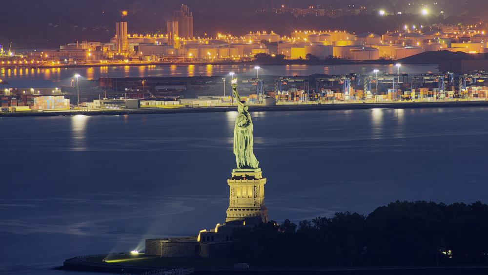 Statue of Liberty by night wallpaper