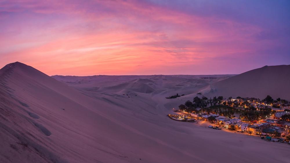 Sand dunes near oasis Huacachina, Peru wallpaper