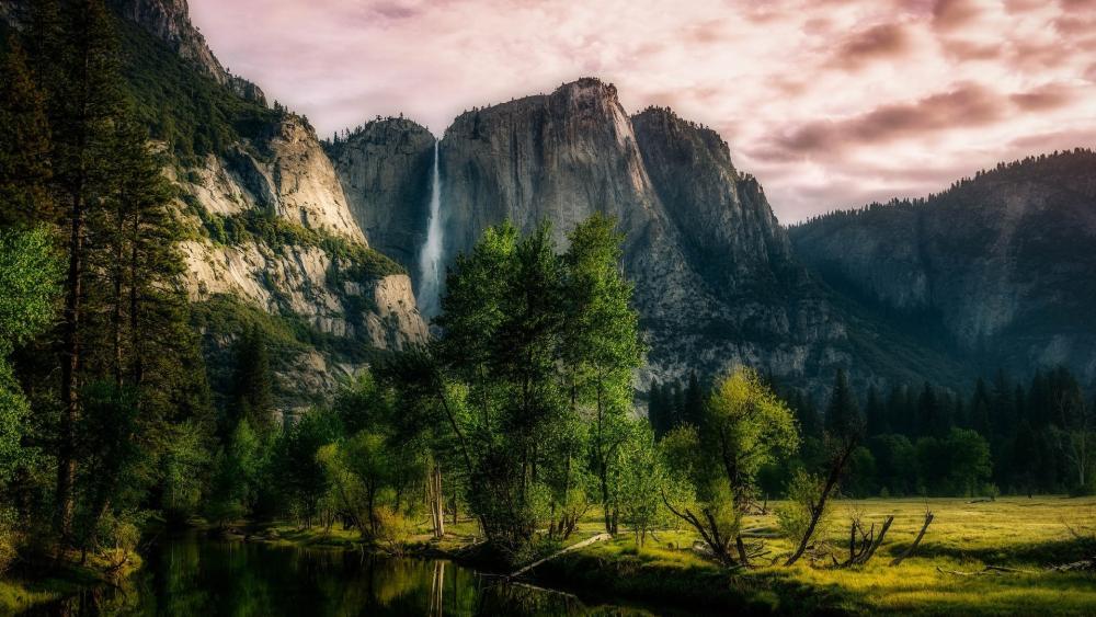 Yosemite Falls, Yosemite National Park wallpaper