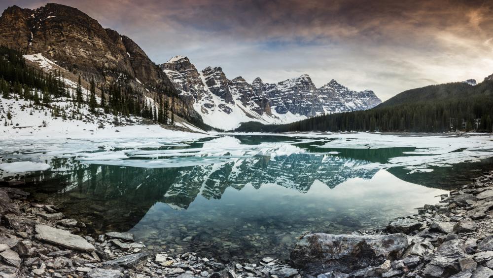 Banff National Park, Moraine Lake wallpaper
