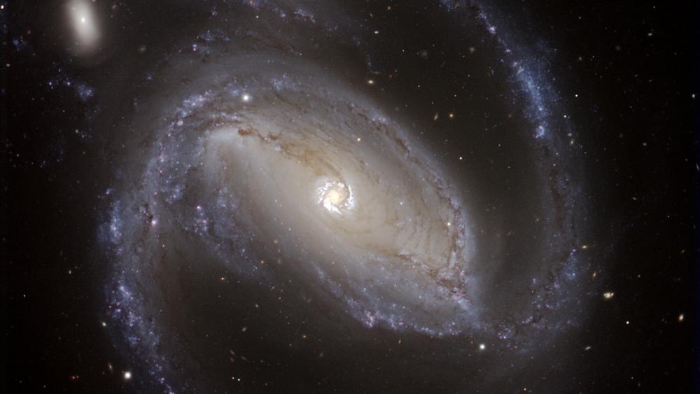 Spiral galaxy NGC 1097 wallpaper
