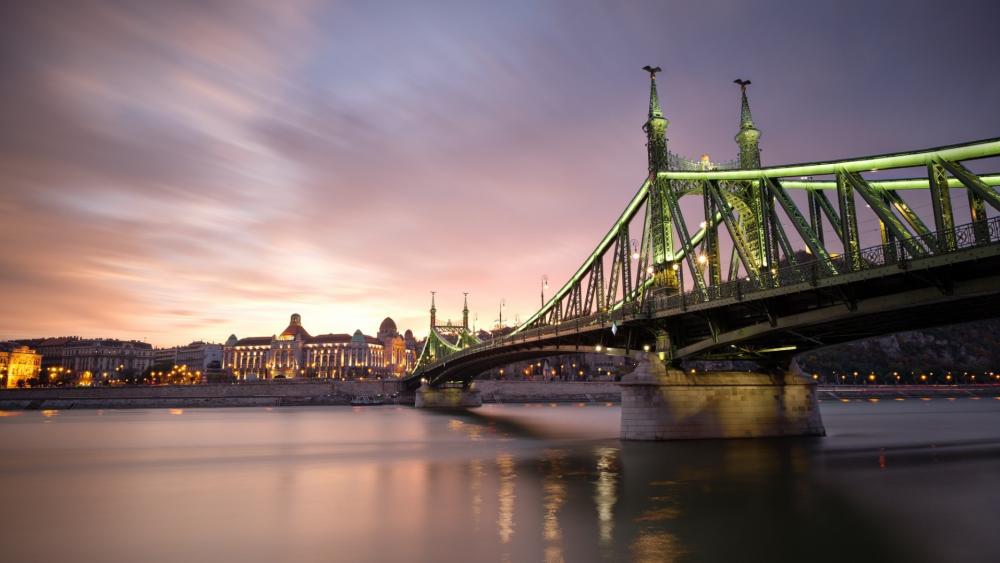 Liberty Bridge, Budapest wallpaper
