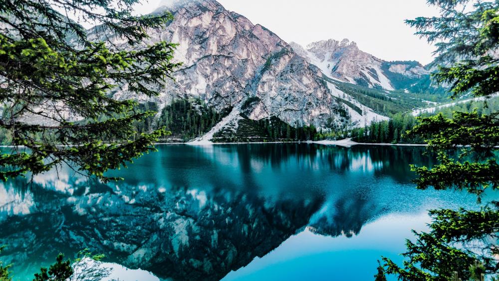Parco naturale di Fanes-Sennes-Braies wallpaper