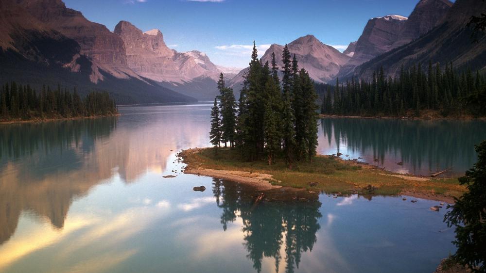 Spirit Island, Jasper National Park Of Canada wallpaper