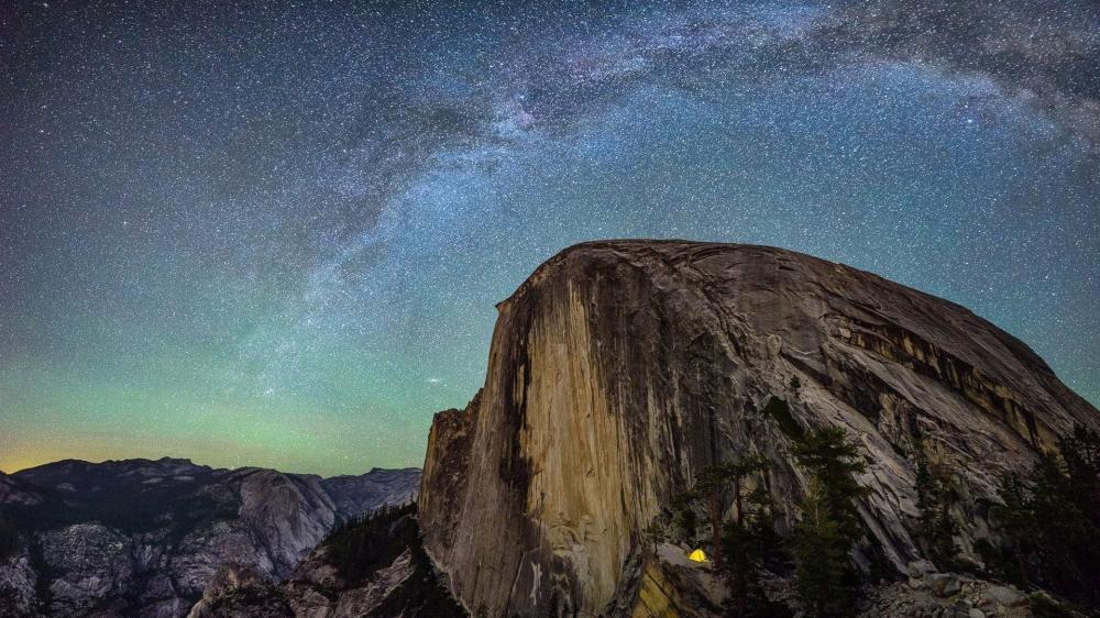The Milky Way over Half Dome, Yosemite National Park wallpaper