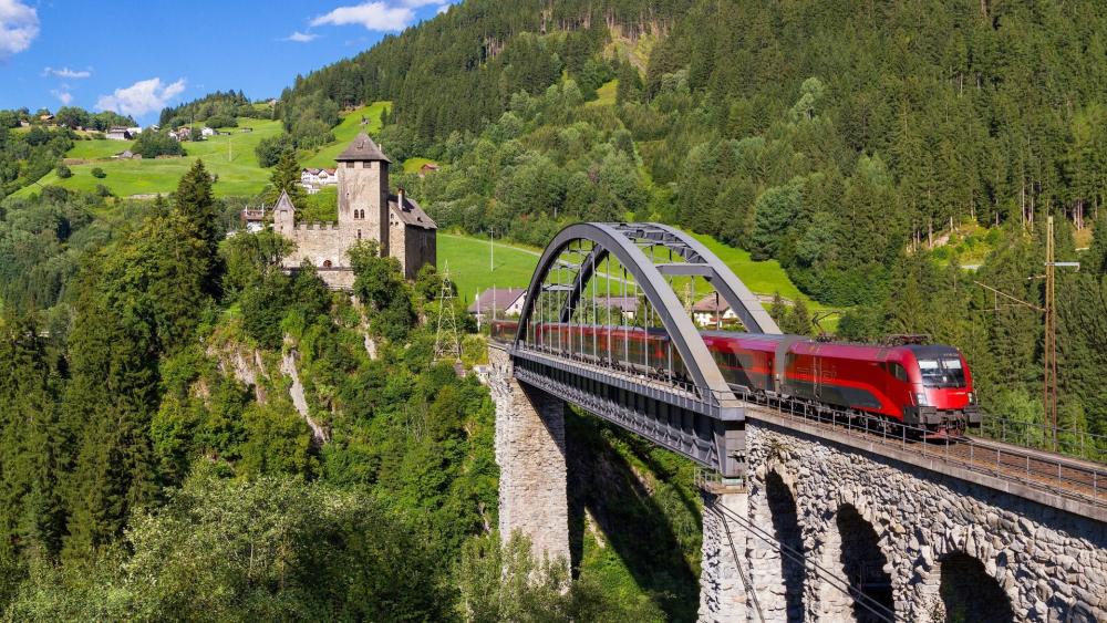 A train crossing at TheTrisanna Bridge, Austria wallpaper