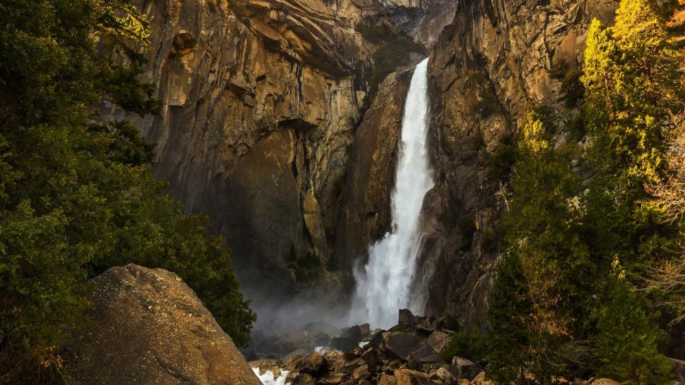 Yosemite Falls, California wallpaper