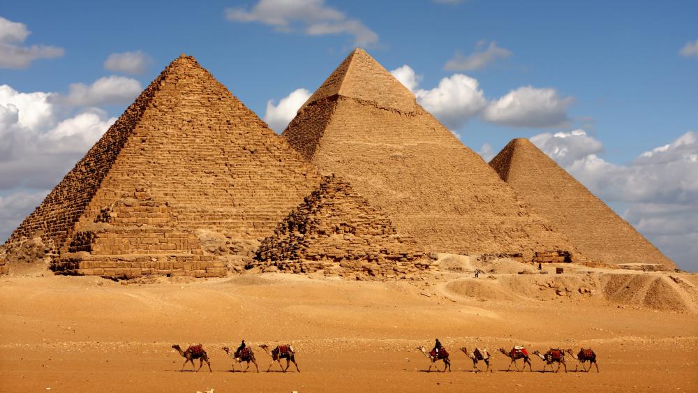 Pyramids of Giza wallpaper