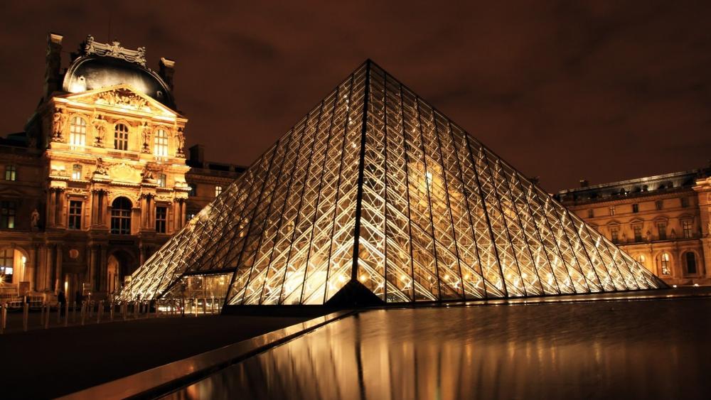 Louvre Pyramid wallpaper