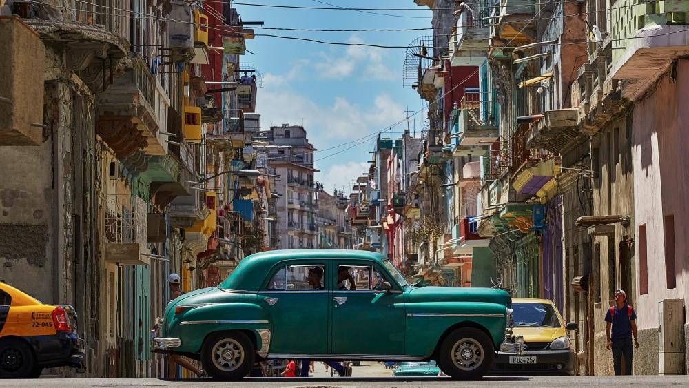 Oldtimer crossing one of Havana main streets wallpaper