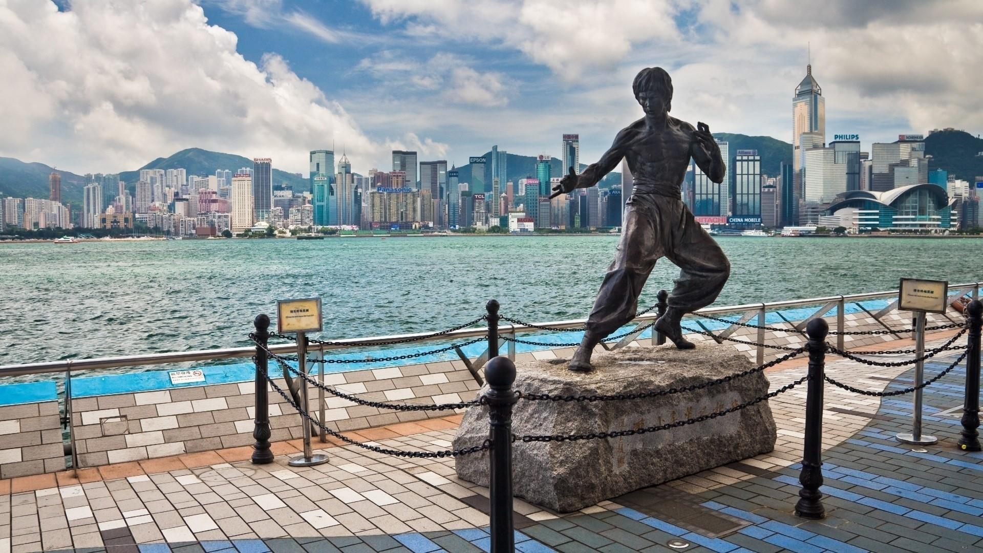 Bruce Lee Statue - Avenue of Stars, Victoria Harbour, Hong Kong - backiee