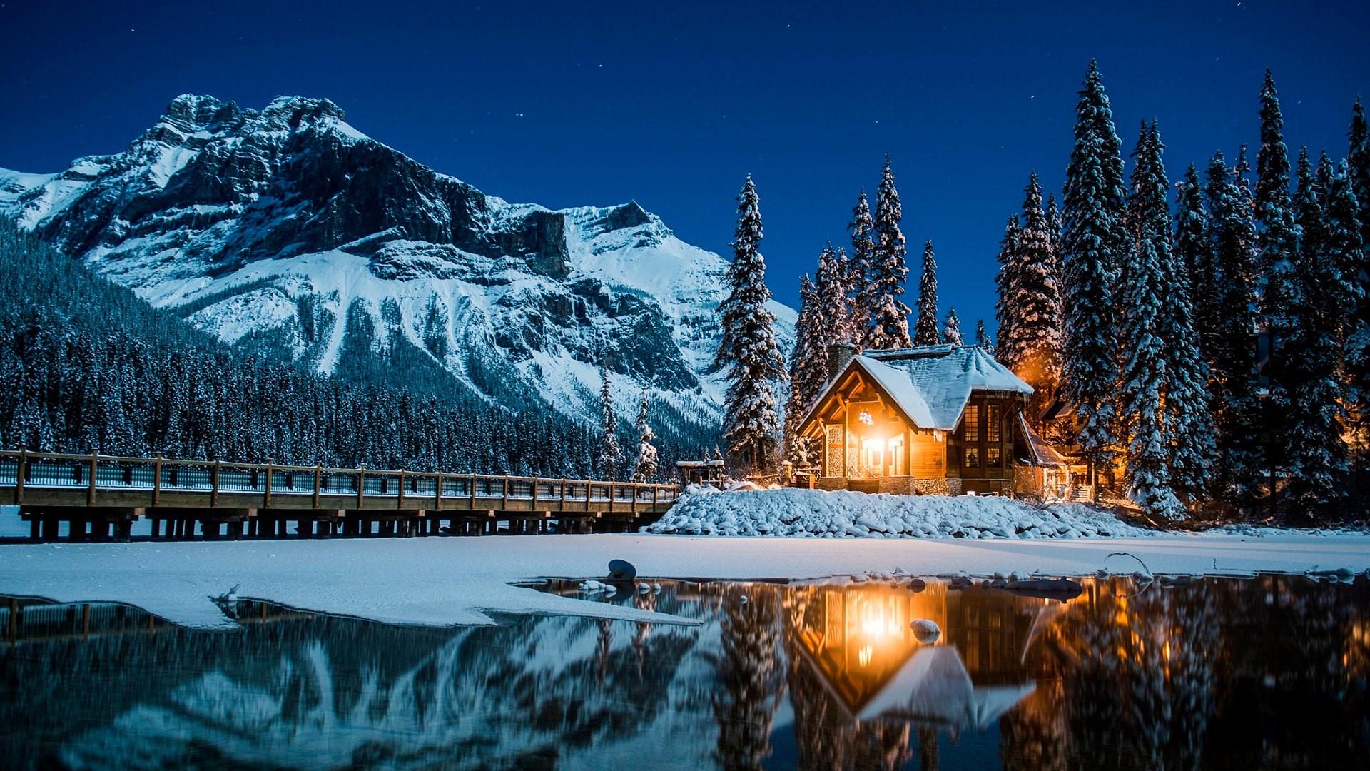 Emerald Lake at night - backiee