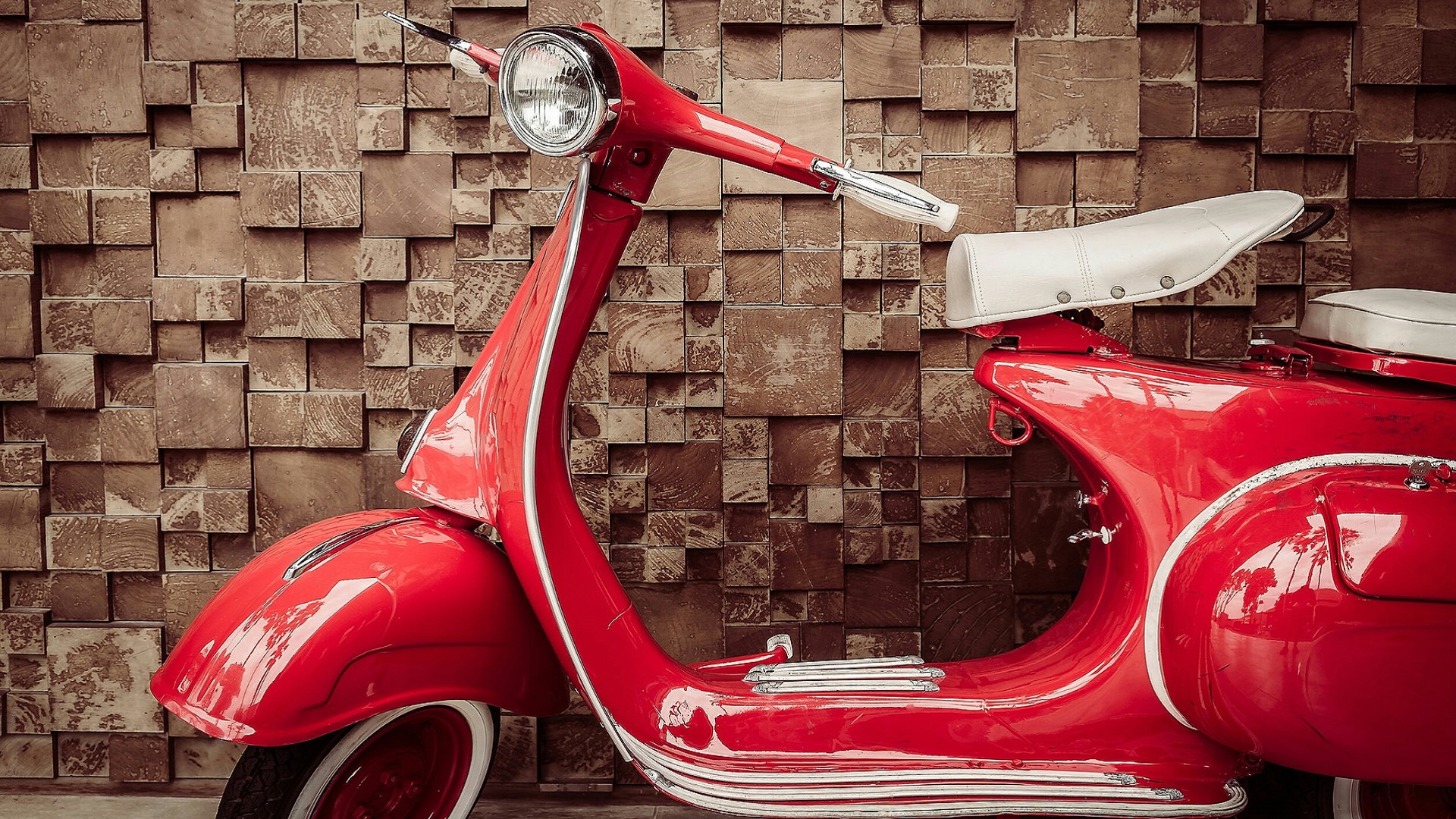 Red Vespa Piaggio from 1955 HD wallpaper - backiee