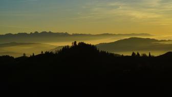 Hazy sunset in the Luderenalp wallpaper