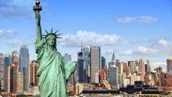 Statue of Liberty and Manhattan Skyline wallpaper
