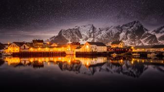 Starry nighta above Lofoten wallpaper