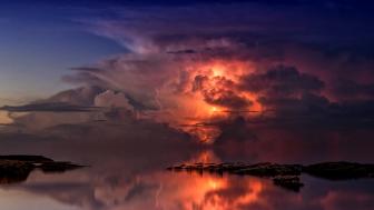 Lightning reflection wallpaper