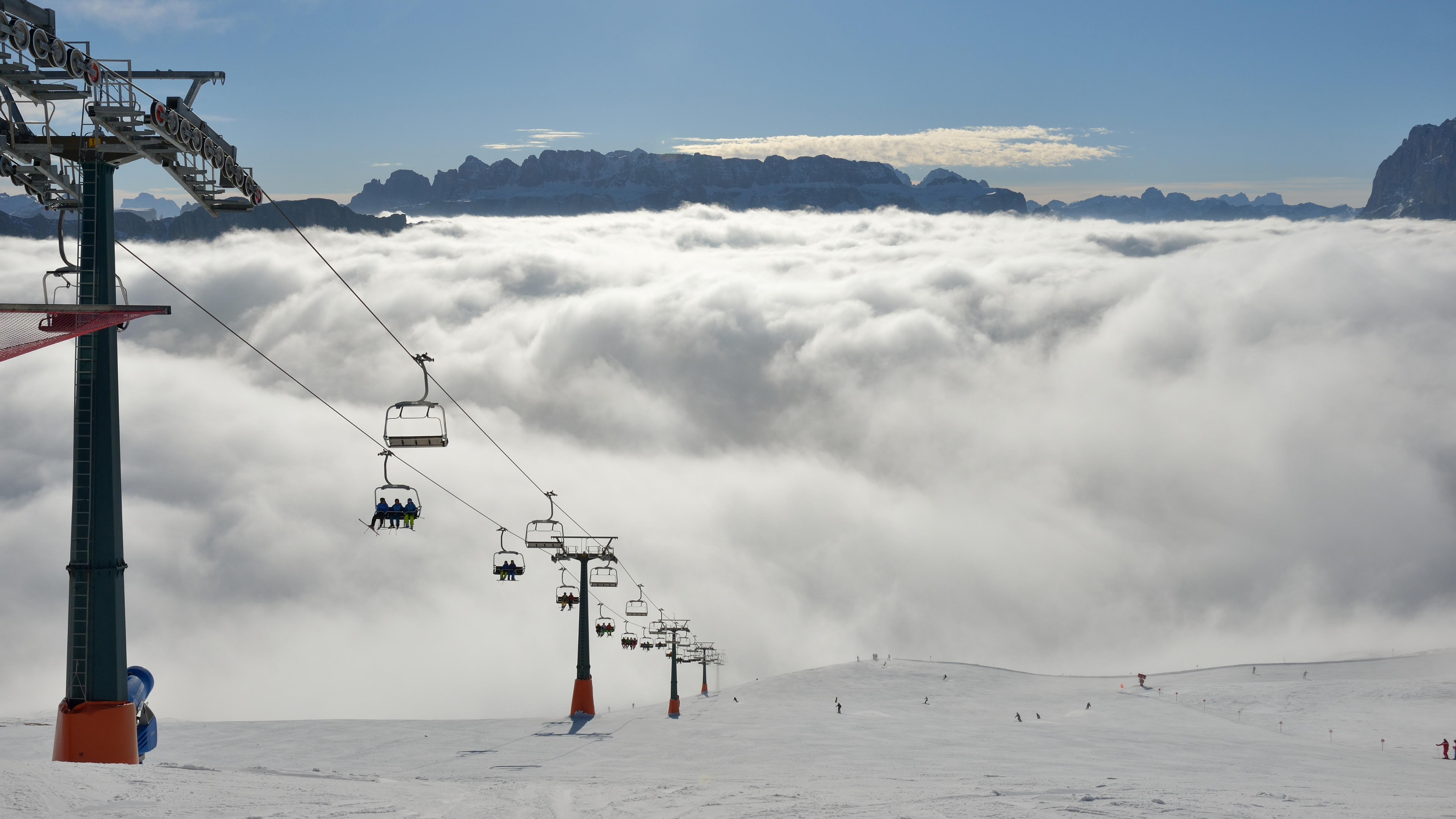 Chairlift on Mount Secëda in Val Gardena wallpaper - backiee