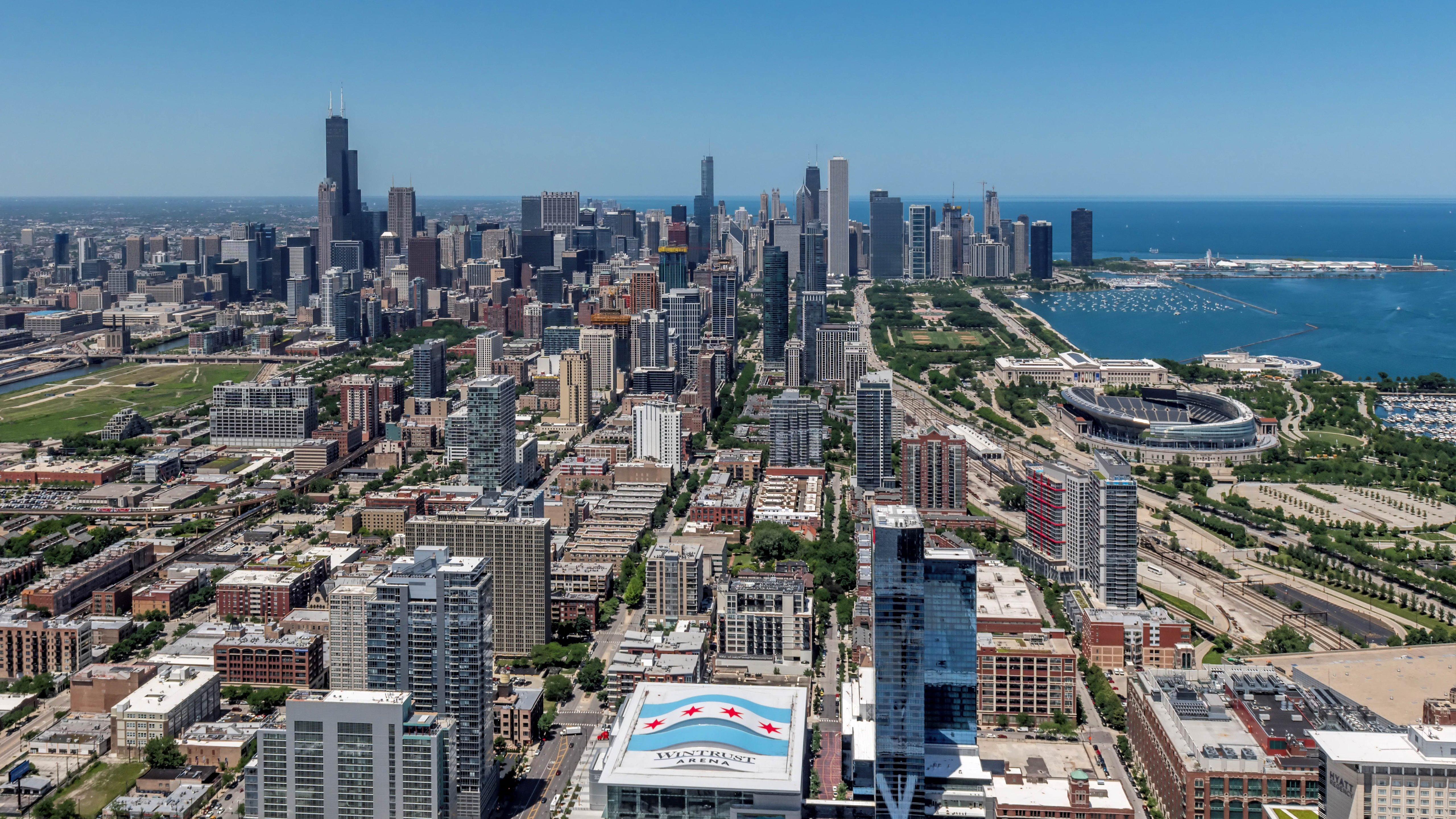 Chicago Skyline & Wintrust Arena - backiee