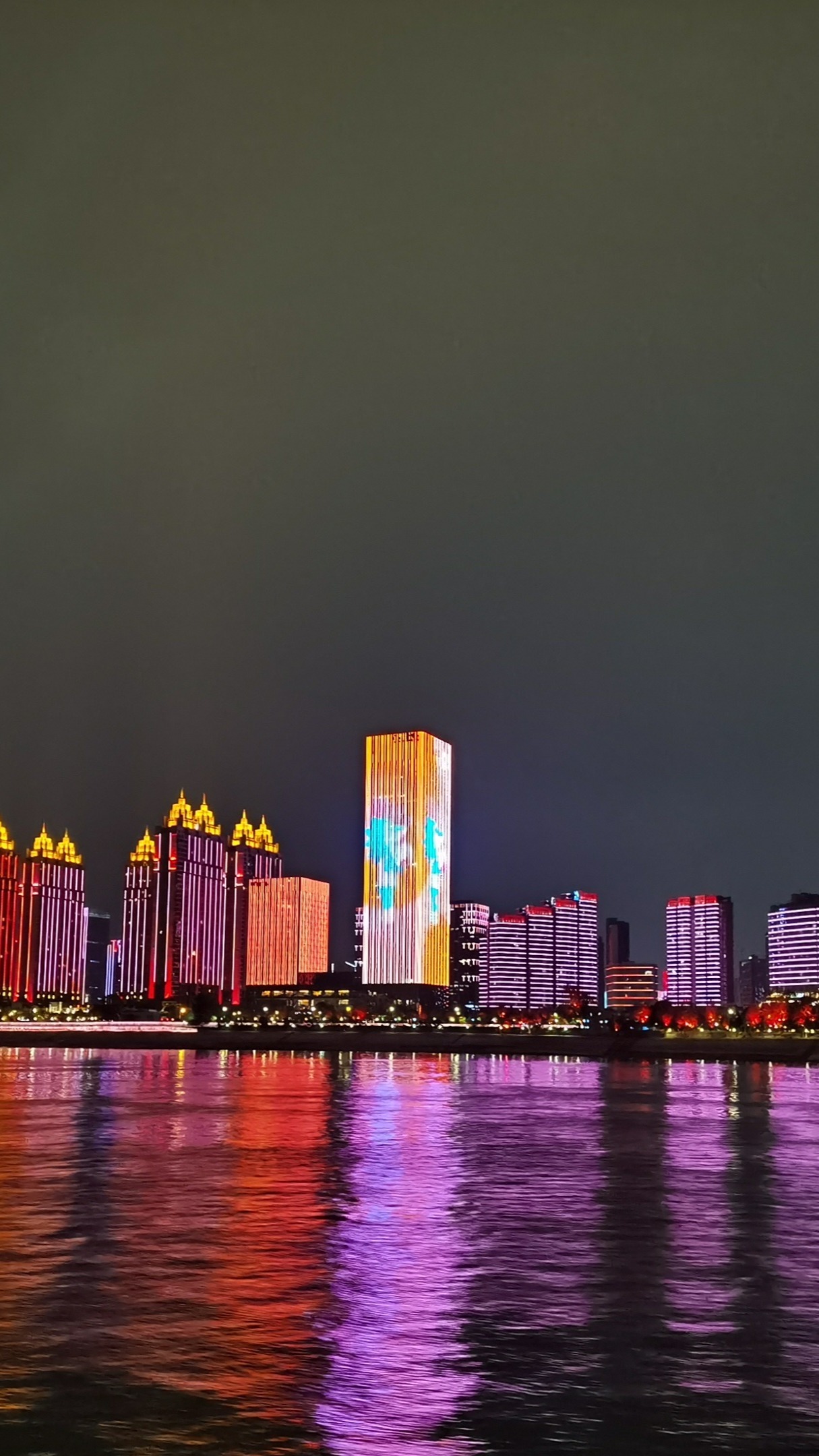 Wuhan night view - backiee