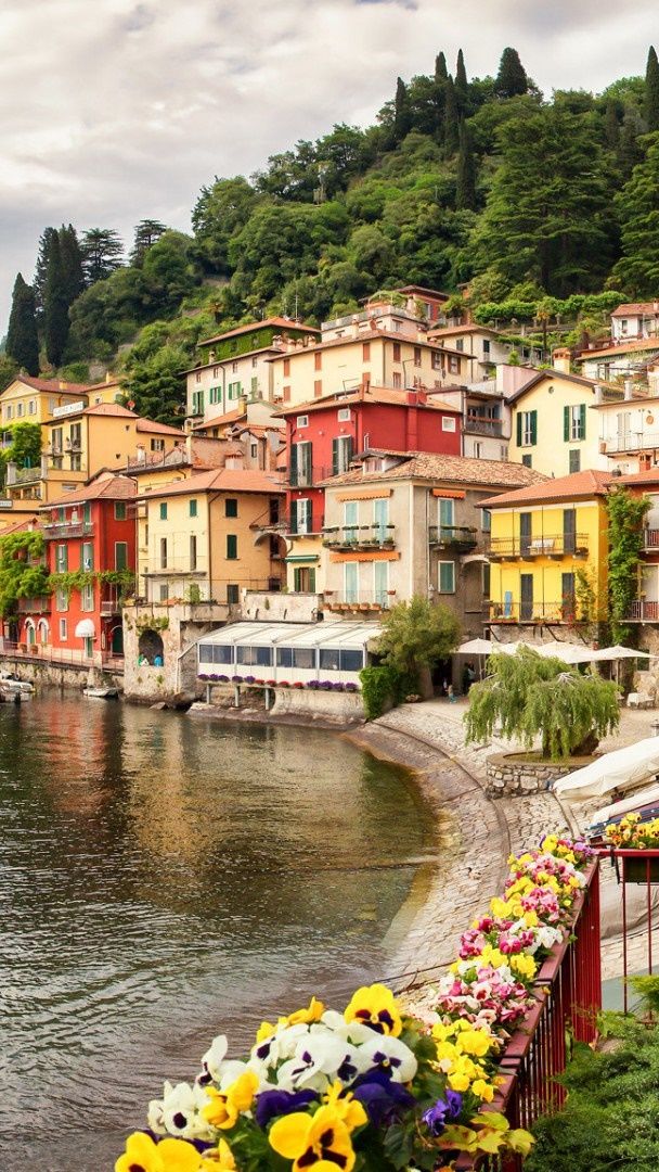 Varenna wallpaper - backiee