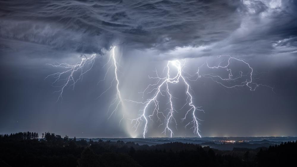 Lightning Thundercloud wallpaper
