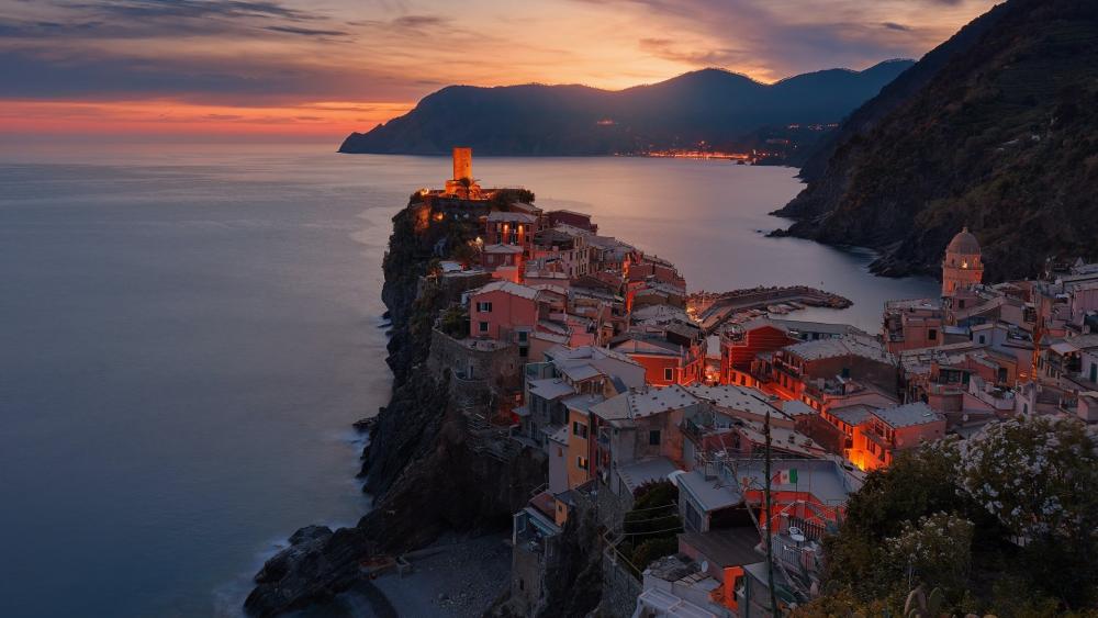 Vernazza at sunset (Cinque Terre, Italy) wallpaper
