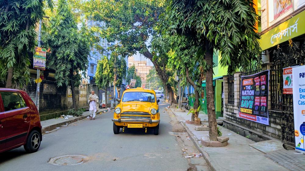 City alley in Kolkata wallpaper