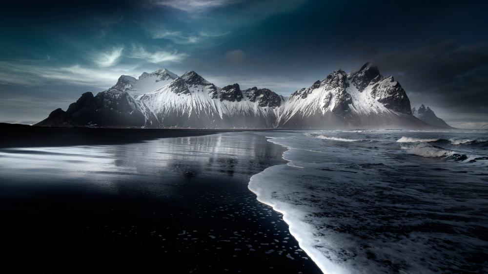 Horny mountains (Iceland) wallpaper