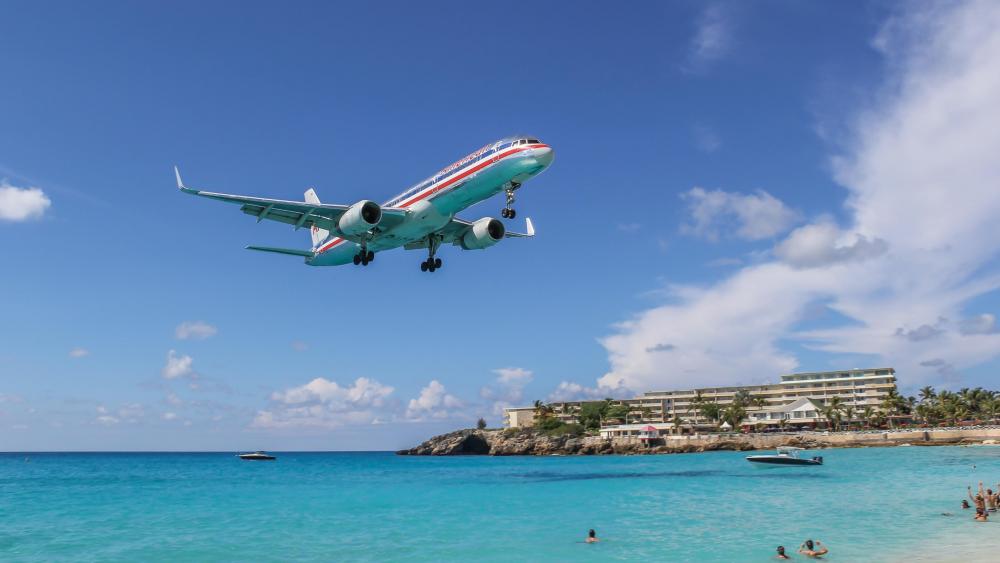 Boeing 757 of American Airlines Landing at Princess Juliana Airport wallpaper