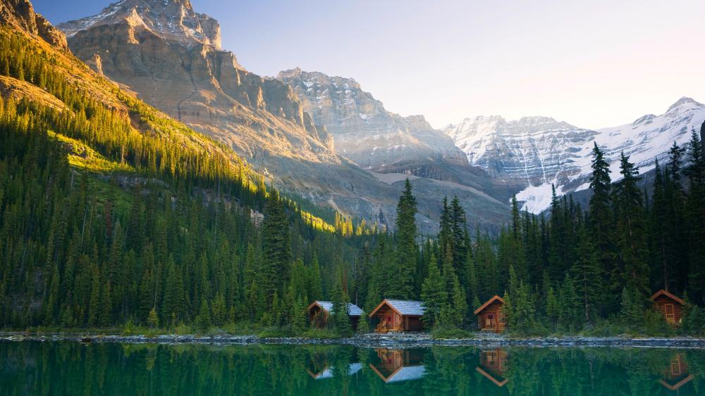 Lakeside cabins at the Lake O'Hara wallpaper