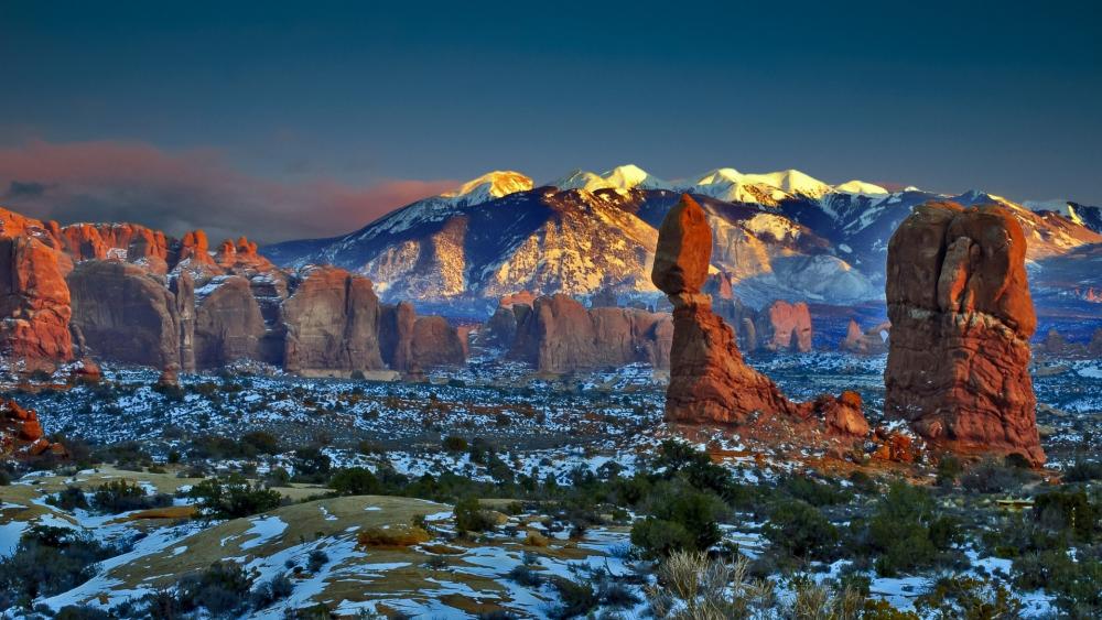 Arches National Park in wintertime wallpaper