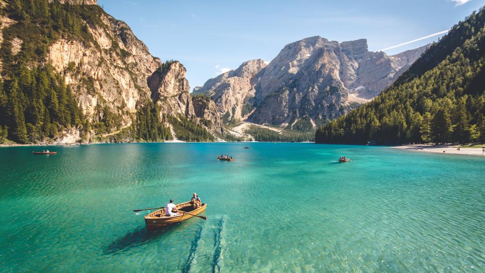 Boating on Pragser Wildsee wallpaper