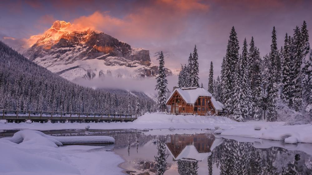 Emerald Lake Lodge, Yoho National Park - backiee