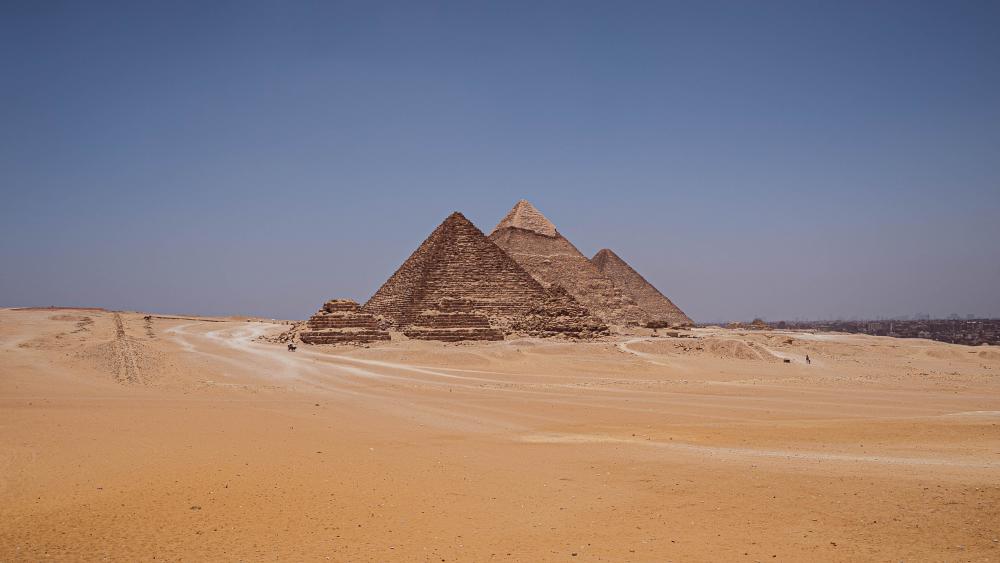 Pyramids of Giza wallpaper
