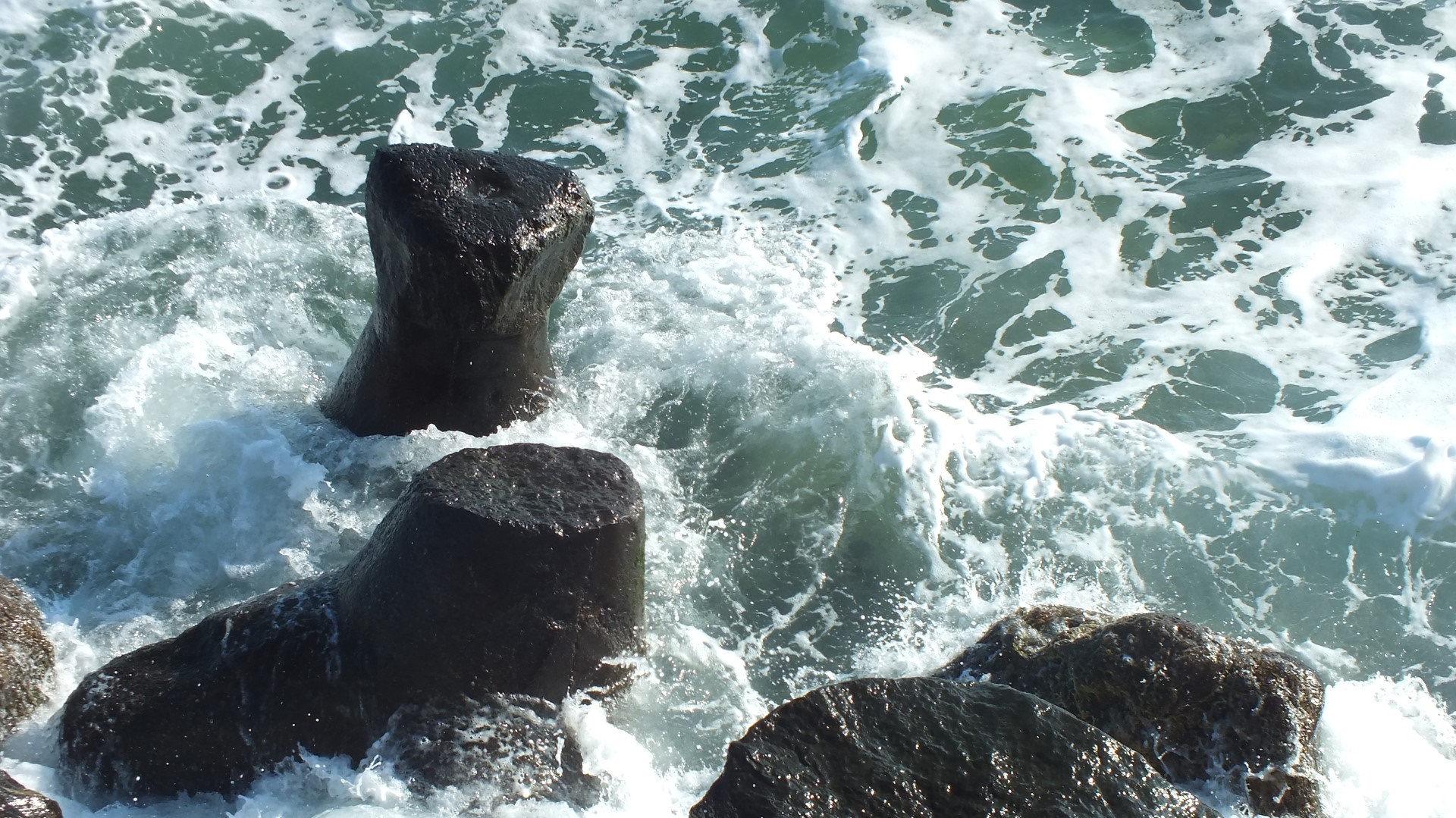 Rocks in the sea wallpaper - backiee