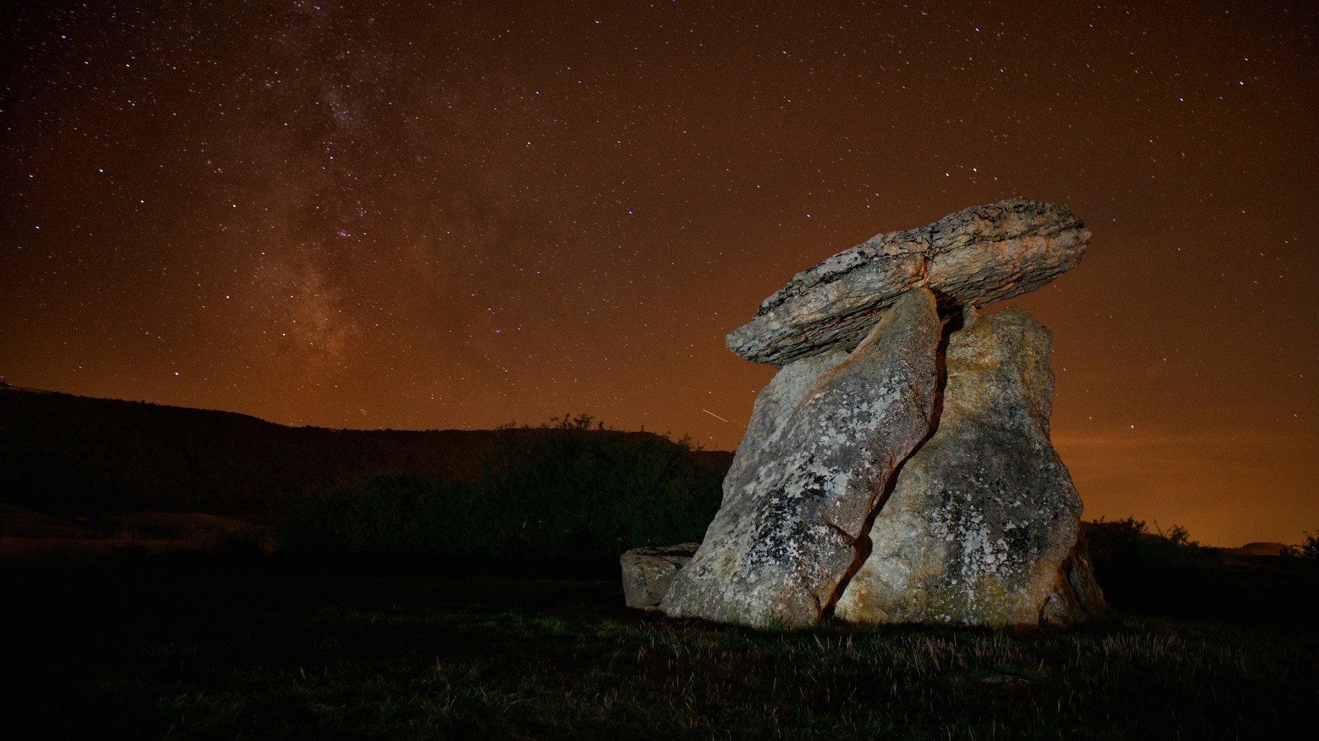 Dolmen de Sorginetxe wallpaper - backiee