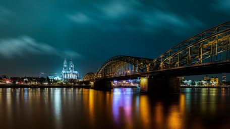 Hohenzollern Bridge by night wallpaper
